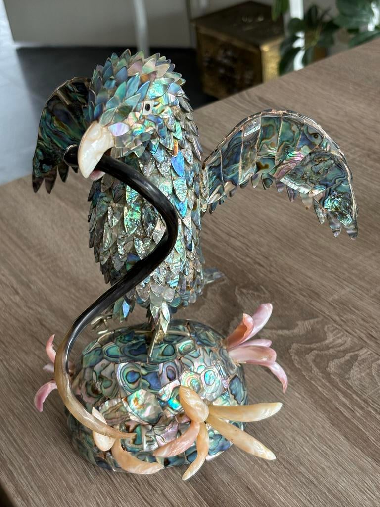 Adelaar beeldje van Abalone schelpstukjes, Natuurlijk materiaal, Ophalen of Verzenden, Handgemaakt, 20 - 50 cm