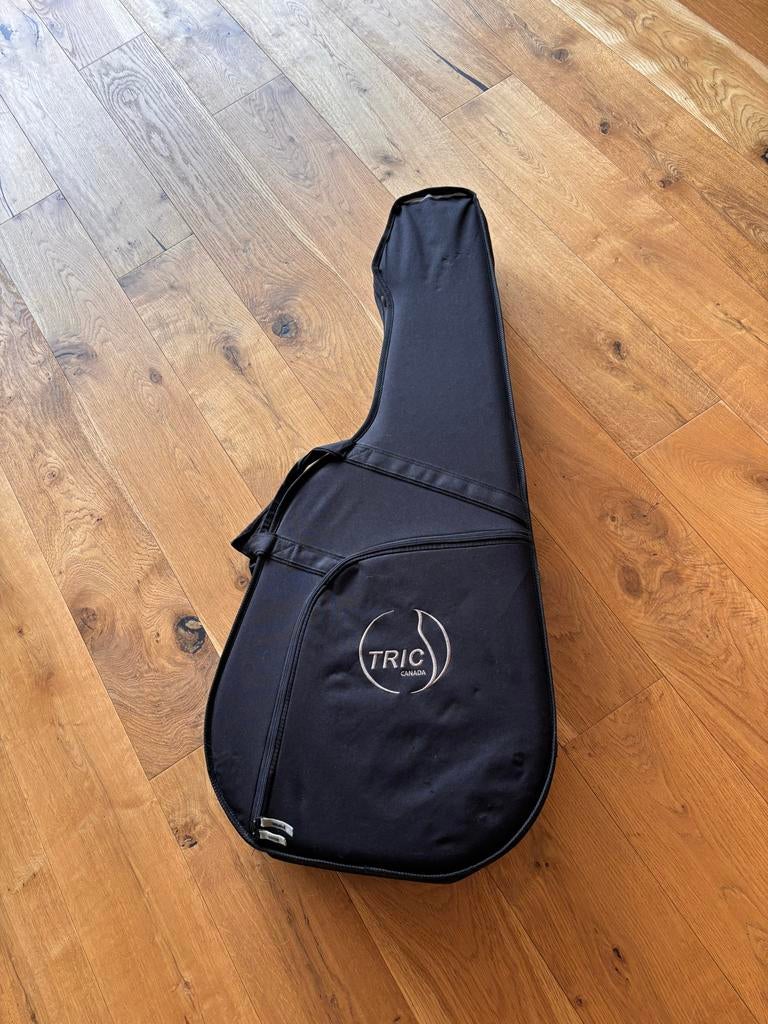 Lichtgewicht gitaarkoffer met schouderbanden, Ophalen, Gebruikt, Akoestische gitaar