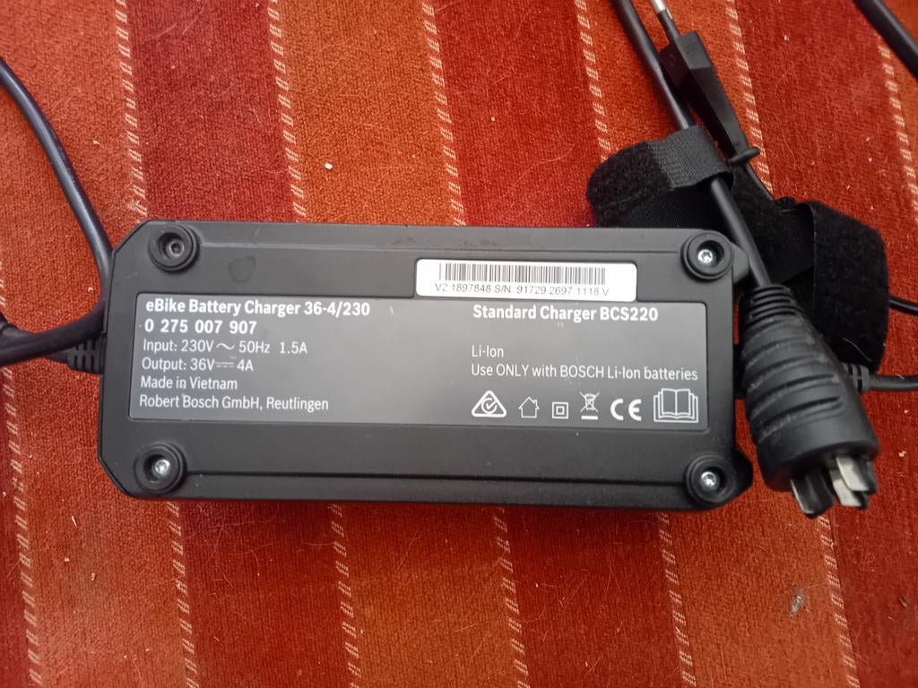 Bosch eBike acculader 36-4/230, Fietsen en Brommers, Fietsaccessoires | Fietsaccu's, Ophalen of Verzenden