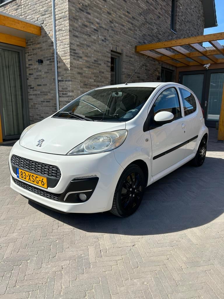 Peugeot 107 Active 1.0 12V 5DR 2012 Wit, Voorwielaandrijving, Euro 5, Stof, Zwart