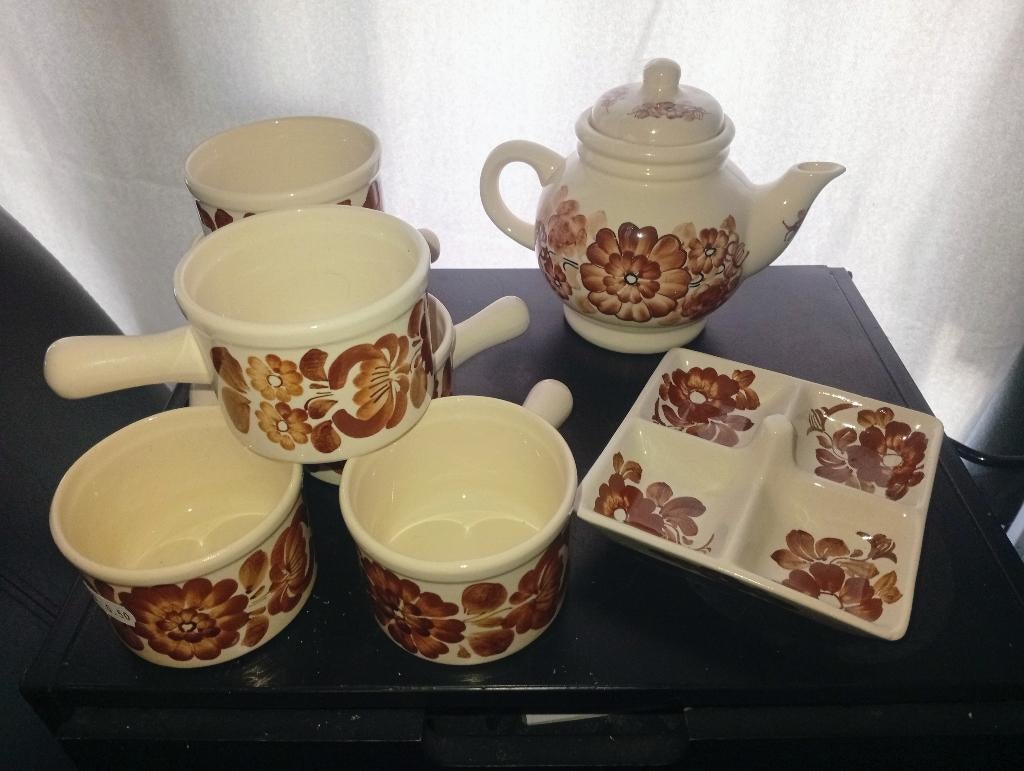 Wloclawek fajans theeservies, kan, kopjes, gemaakt  Polen., Ophalen of Verzenden