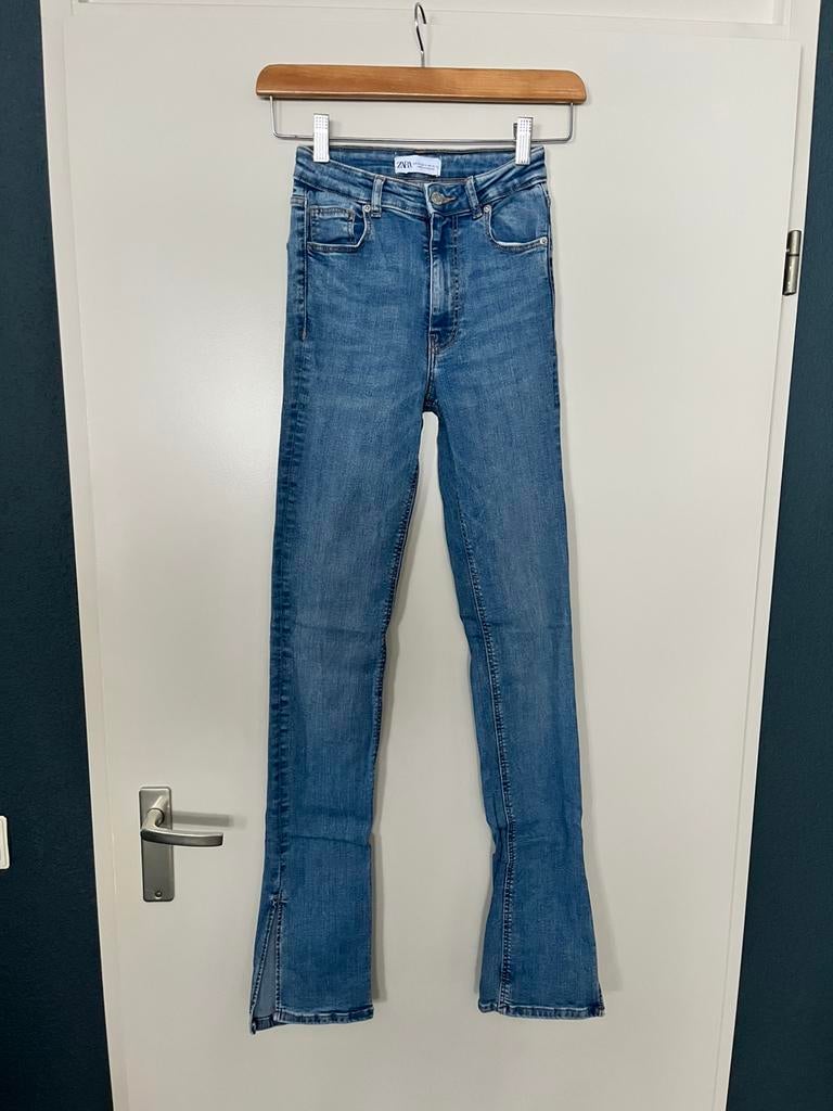 Zara spijkerbroek met split 34 nieuw, Ophalen of Verzenden, Nieuw, Blauw, W27 (confectie 34) of kleiner