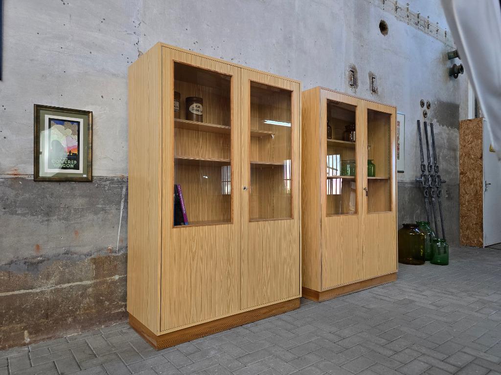 4x Jaren 70 Duitse School Vitrine Kast | Grote Vitrinekast, 100 tot 150 cm, Ophalen of Verzenden, Glas, Vintage Retro Mid Century Design Jaren 70