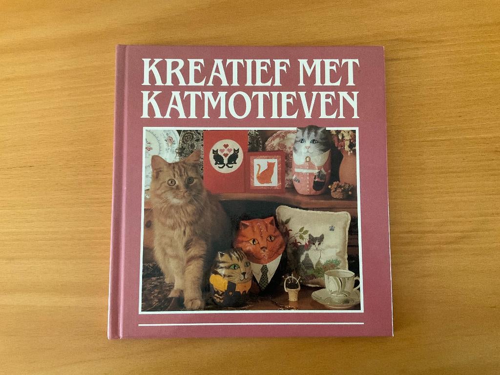 hobby boek : creatief met katten motieven, Ophalen, Zo goed als nieuw, Overige onderwerpen