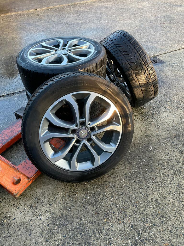 Mercedes C klasse winterbanden Vredestein Wintrac, Ophalen, 245 mm, Banden en Velgen, 17 inch