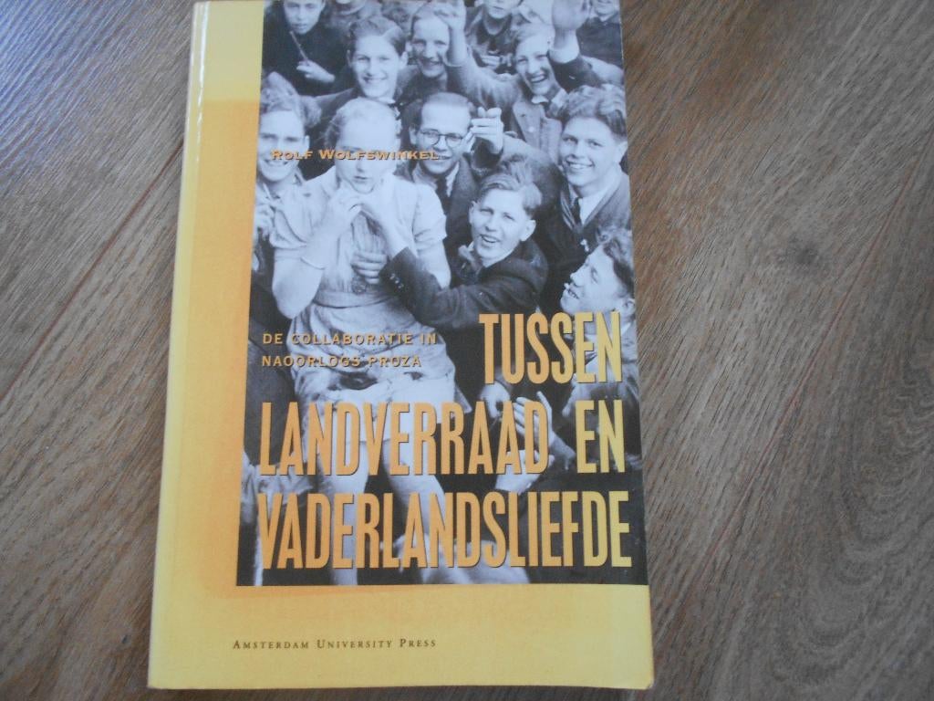 Rolf Wolfswinkel Tussen landverraad en vaderlandsliefde, Ophalen of Verzenden, Tweede Wereldoorlog, Zo goed als nieuw, Overige onderwerpen