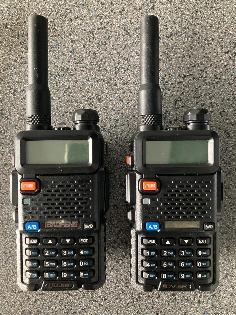 BAOFENG UV-5R Set Portofoons - Walkie Talkie NIEUW, Telecommunicatie, Ophalen of Verzenden, Zo goed als nieuw, Portofoon of Walkie-talkie