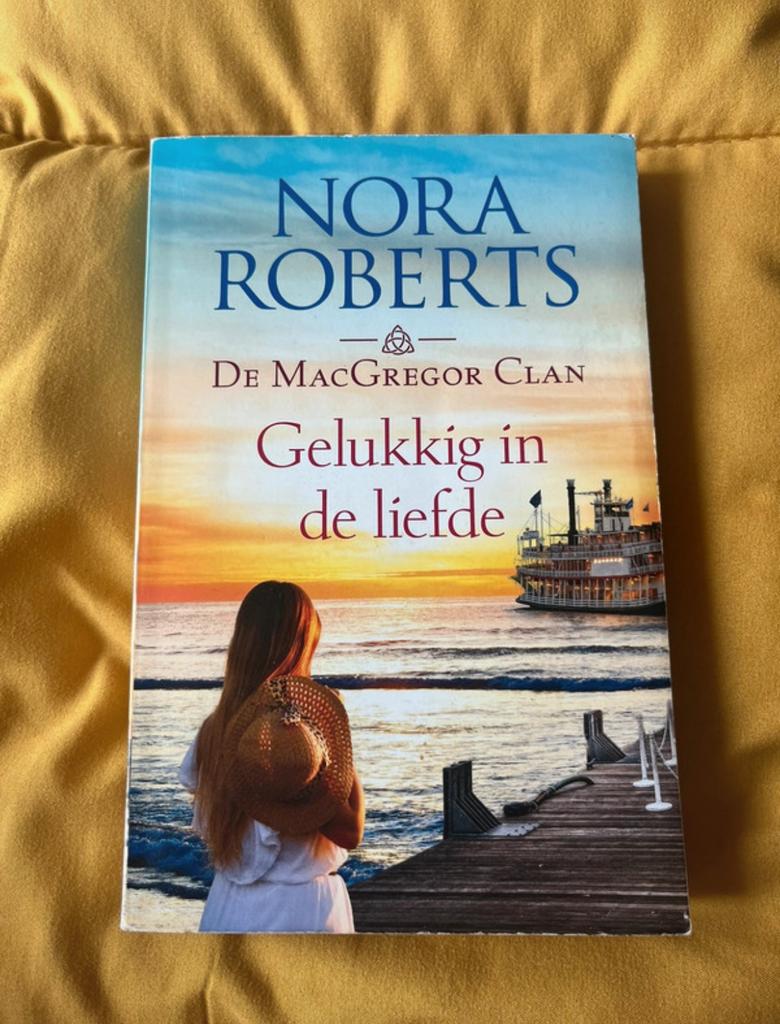 Nora Roberts - 3 Verhalen in 1 Pocket, Boeken, Ophalen of Verzenden