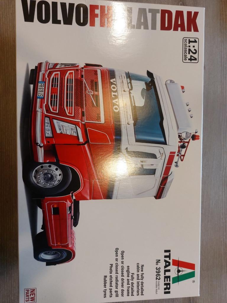 Italeri Volvo FH Flat Dak 1:24 Model Truck, Hobby en Vrije tijd, Modelbouw | Auto's en Voertuigen, Italeri, Groter dan 1:32, Nieuw