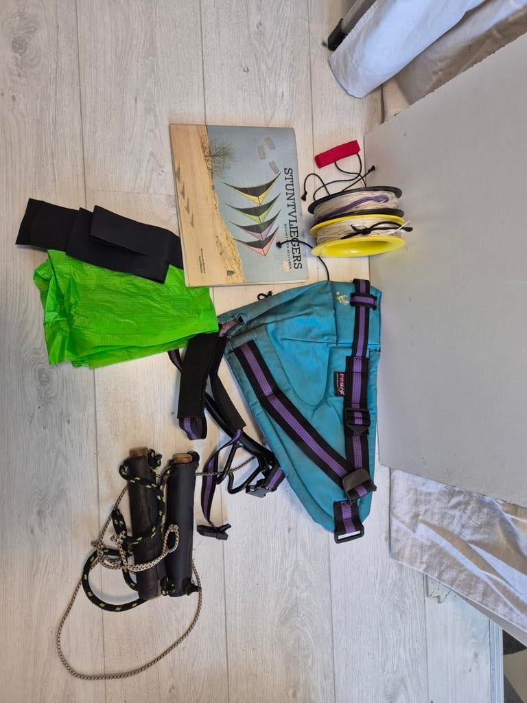 Vlieger harnas(vinted) merk proline + spoelen met touw, Sport en Fitness, Vliegeren, Ophalen of Verzenden, Gebruikt, Toebehoren