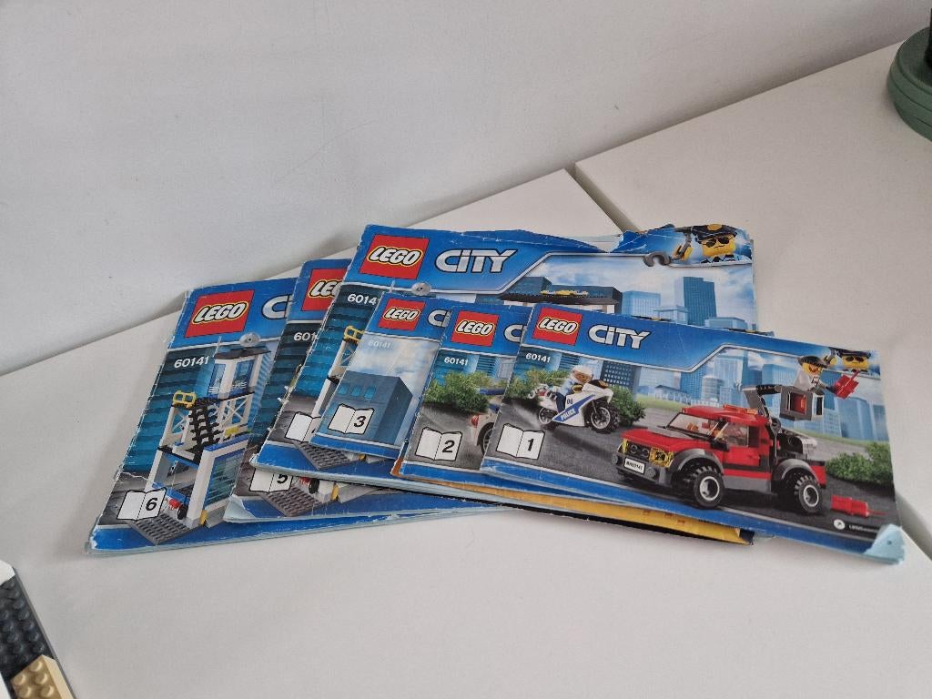 Lego City Politiebureau 60141 (+ 60241), Ophalen of Verzenden, Zo goed als nieuw, Complete set, Lego