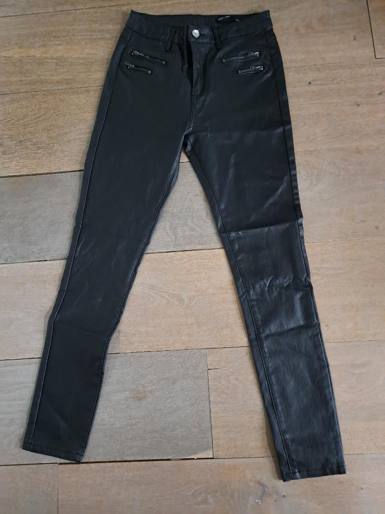 Zwarte broek met coating, Maat 38/40 (M), Zwart, Ophalen of Verzenden, Zo goed als nieuw