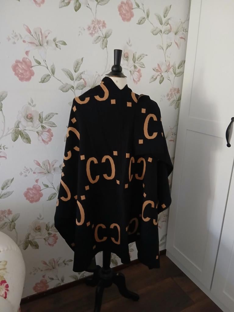 Luxe Poncho - Zo goed als nieuw!, Gucci, Ophalen of Verzenden, Zo goed als nieuw