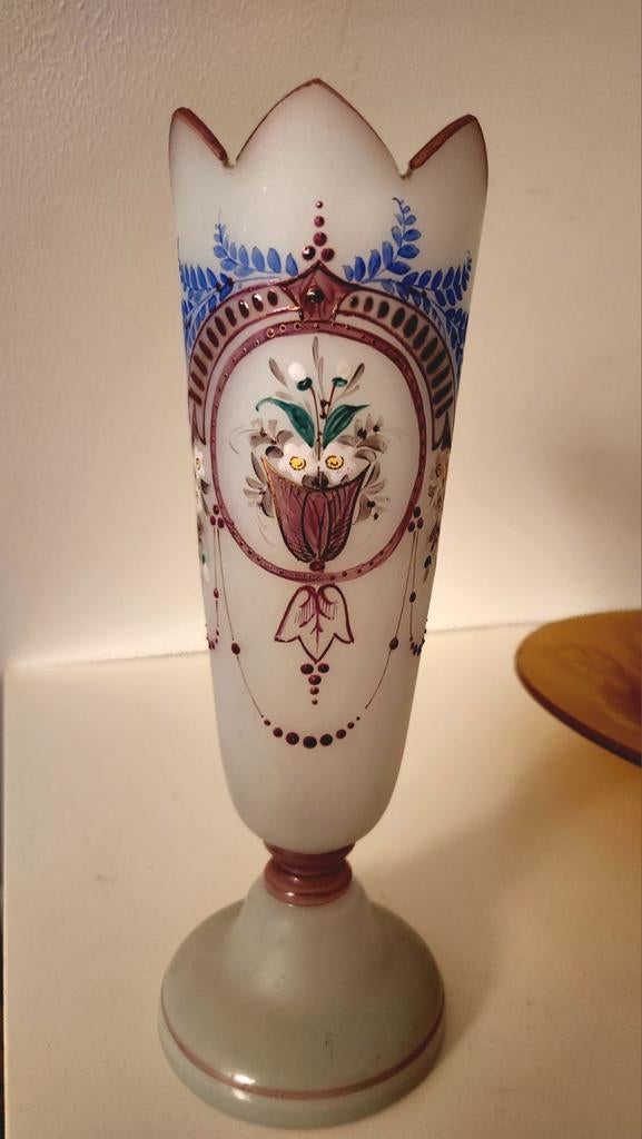 Antieke Victoriaanse vaas van opaline glas, Ophalen