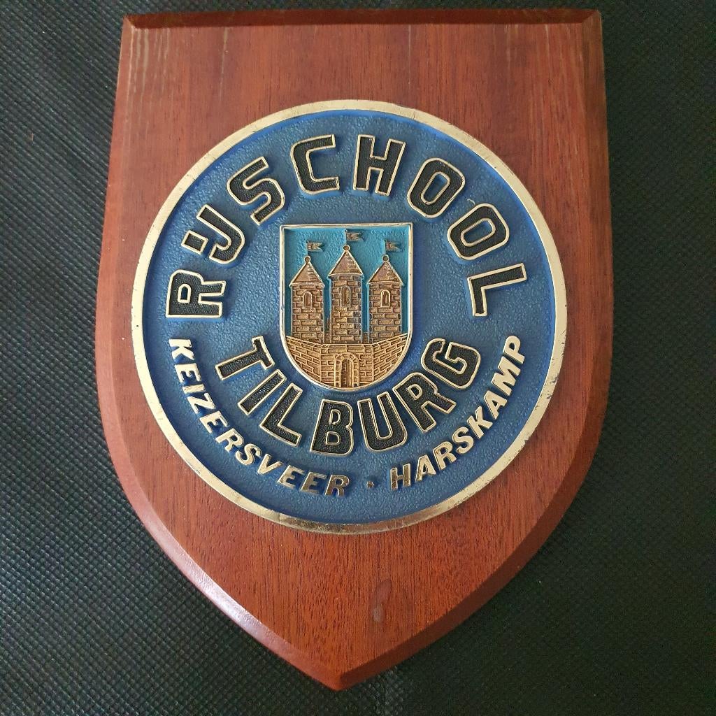 Wapenschildje  Rijschool Tilburg, Verzamelen, Verzenden, Marine, Nederland, Embleem of Badge