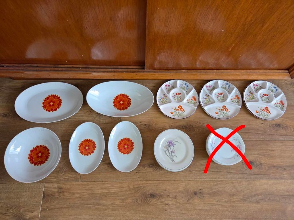 Vintage verschillend servies, Ophalen