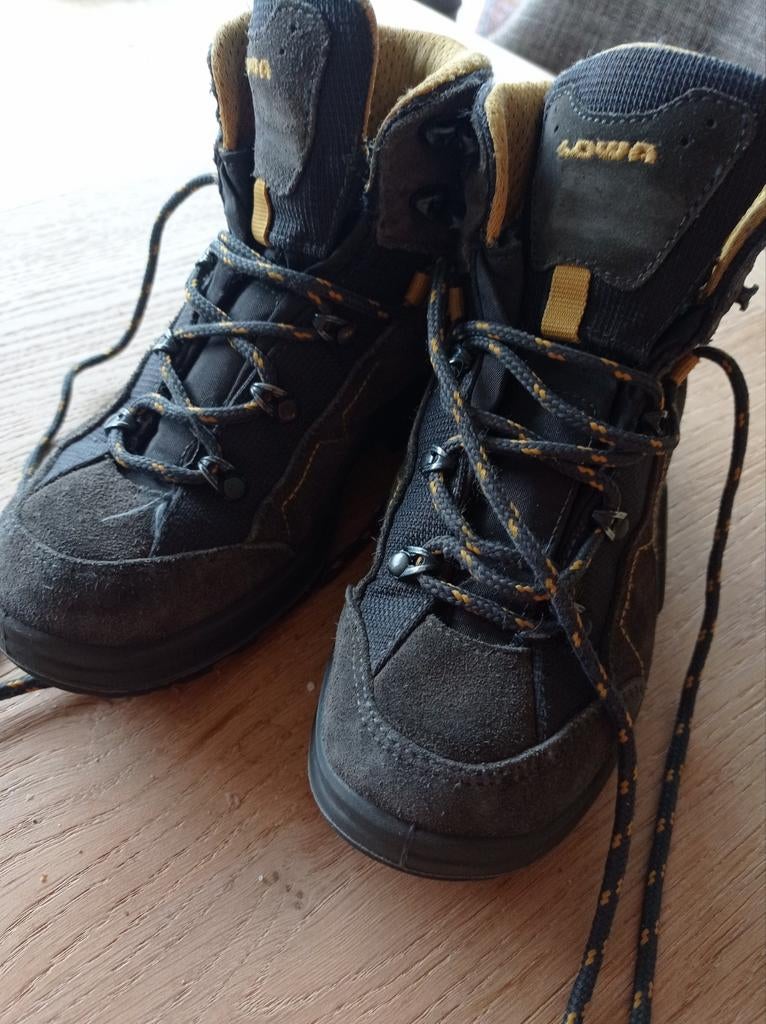 Wandelschoenen lowa maat 33, Ophalen of Verzenden, Zo goed als nieuw, Schoenen