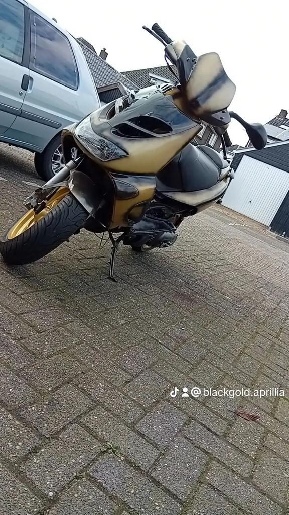Aprillia sr 70 cc, Fietsen en Brommers, Scooters | Aprilia, Ophalen, Tweetakt, Maximaal 45 km/u, 70 cc