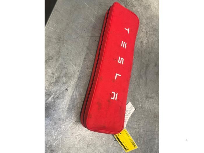 EHBO kit van een Tesla Model 3, Gebruikt, -, Overige automerken, -