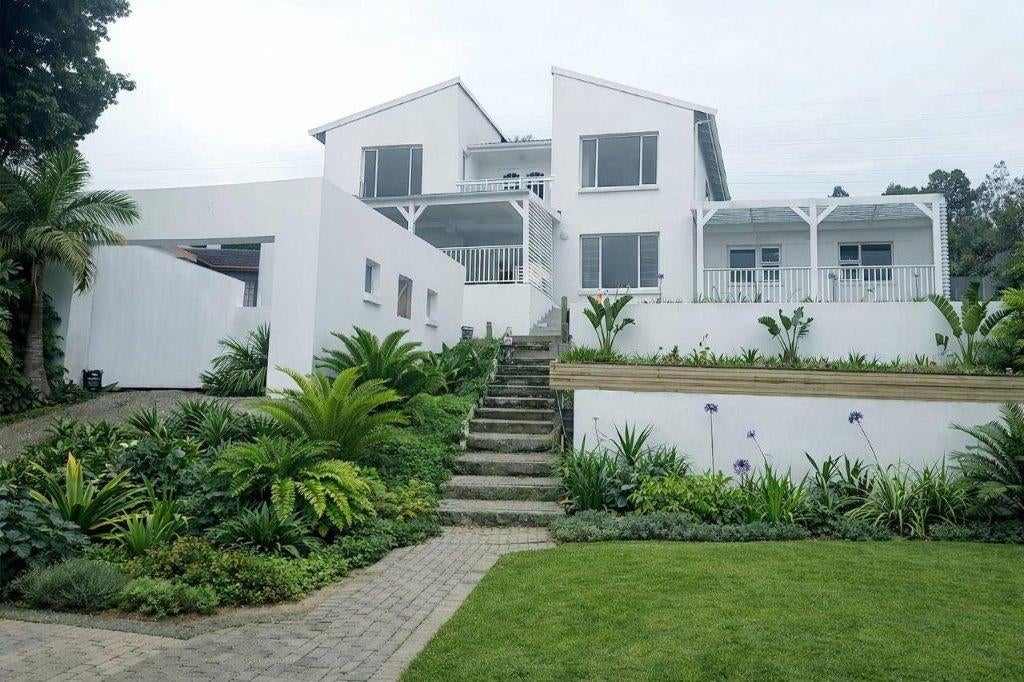 Investeer in meer dan vastgoed investeer in een levensstijl!, Huizen en Kamers, Buitenland, 290 m², Woonhuis, Knysna, Landelijk