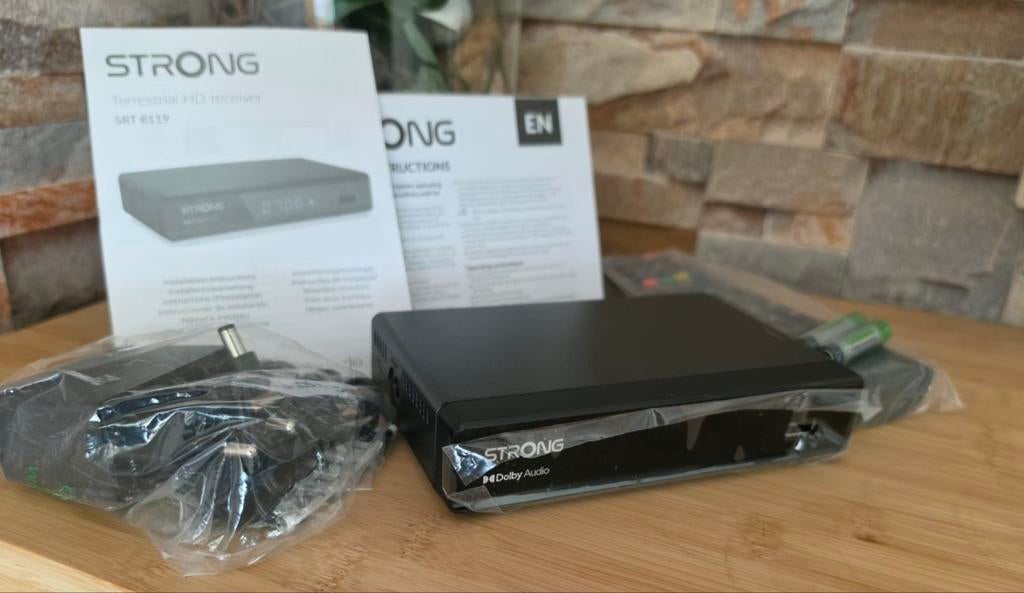 Strong Terrestrial HD ontvanger SRT 8119 DVB-T2, Ophalen of Verzenden, Nieuw, Decoder
