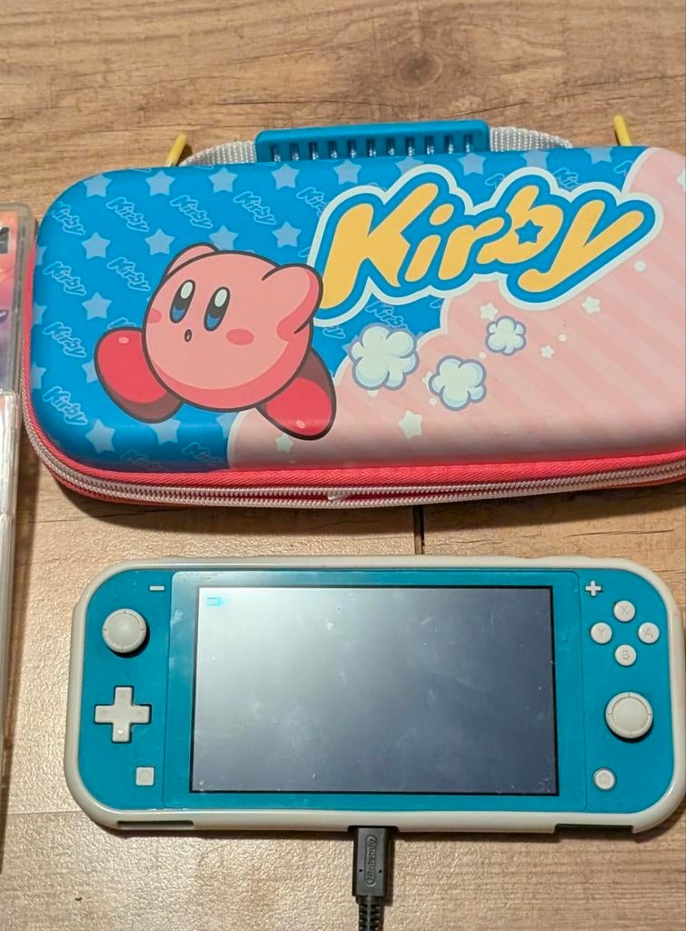 Nintendo Switch Lite Turquoise met Pokémon hoesje, Spelcomputers en Games, Spelcomputers | Nintendo Switch Lite, Ophalen of Verzenden