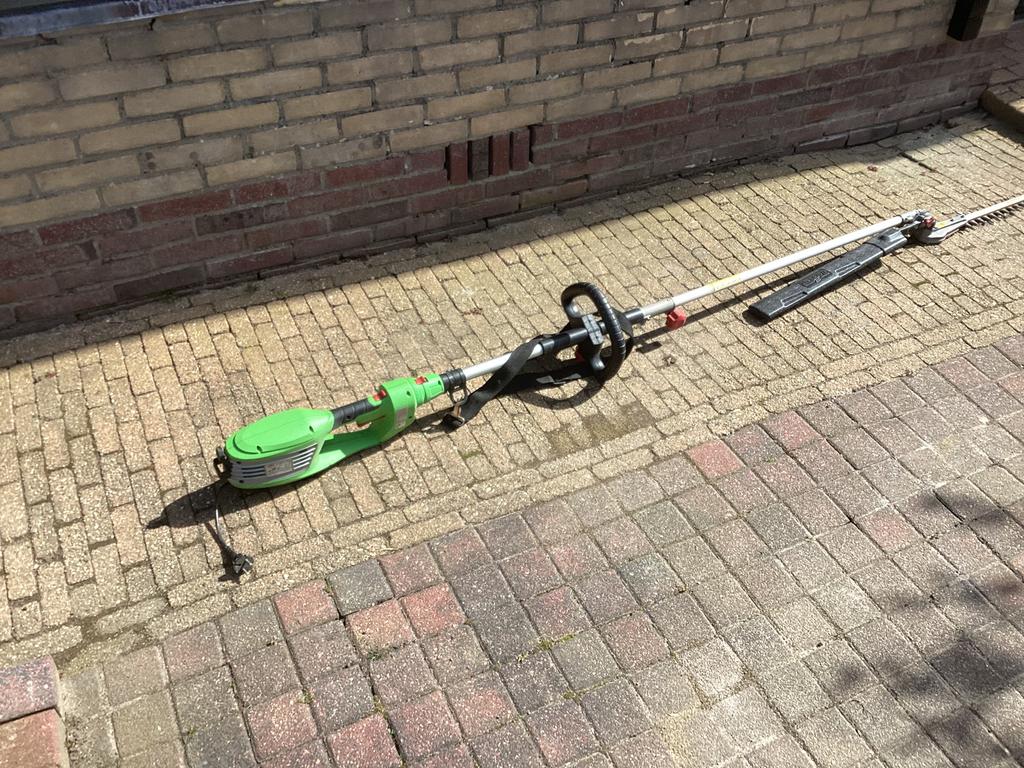 Florabest elektrische heggenschaar met telescopische steel., Ophalen of Verzenden, Zo goed als nieuw, Elektrisch
