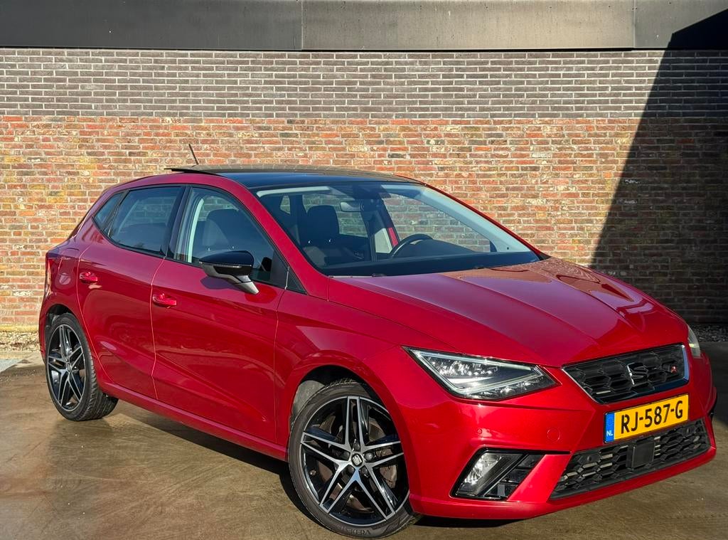 Seat Ibiza 1.0 EcoTSI 116PK FR-Line |PANO|ACC|CAMERA|CARPLAY, Stof, 40 €/maand, Zwart, Ibiza