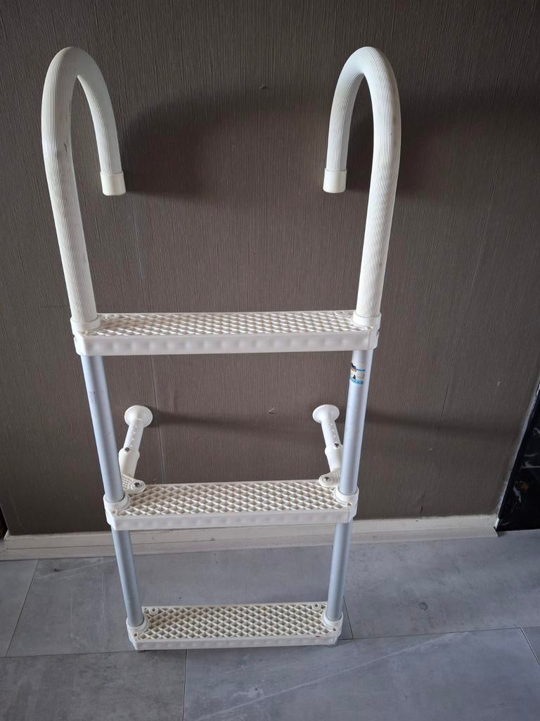 Zwemtrap aluminium 3 trede, Doe-het-zelf en Verbouw, Ladders en Trappen, Ophalen, Zo goed als nieuw, Minder dan 2 meter