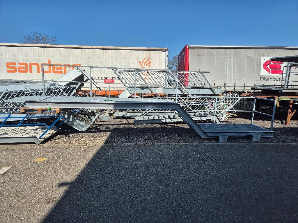 Loopbrug brug bordes trap balustrade ( 309 ), Ophalen, Zo goed als nieuw, Nb, Nb