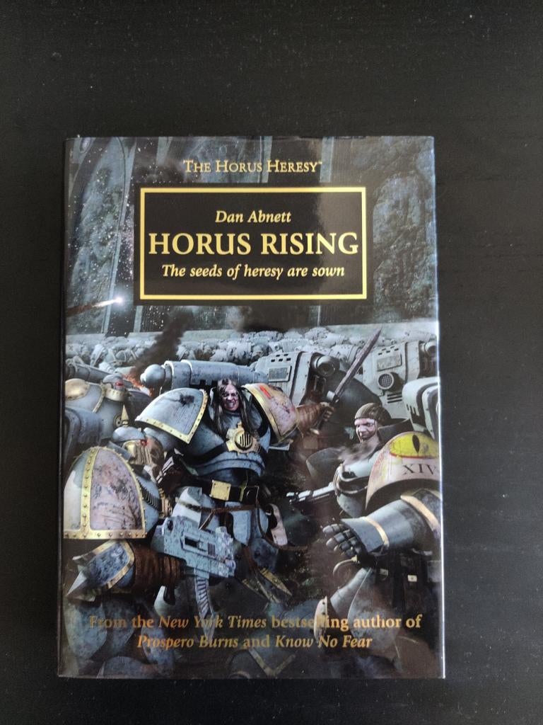 Horus Heresy: Horus Rising - Hardcover (beetje verkleurd), Boeken, Ophalen of Verzenden, Gelezen, Dan Abnett