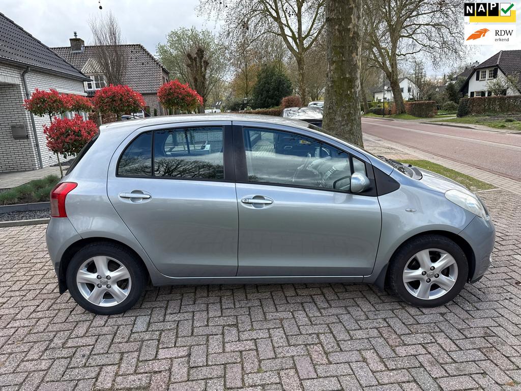 Toyota Yaris 1.3 VVTi Luna, Auto's, Toyota, Voorwielaandrijving, Stof, 4 cilinders, 995 kg