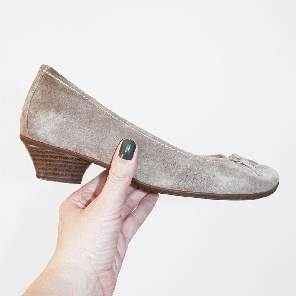 Mooie Suede Footnotes Pumps -s13 (Maat 38) € 45,-, Pumps, Overige kleuren, Ophalen of Verzenden, Zo goed als nieuw