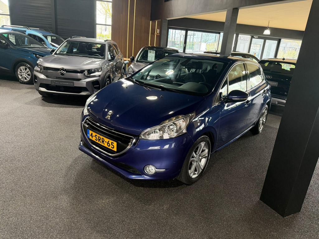 Peugeot 208 1.2 VTi Allure Navi, Auto's, Peugeot, Voorwielaandrijving, Euro 5, Stof, Gebruikt
