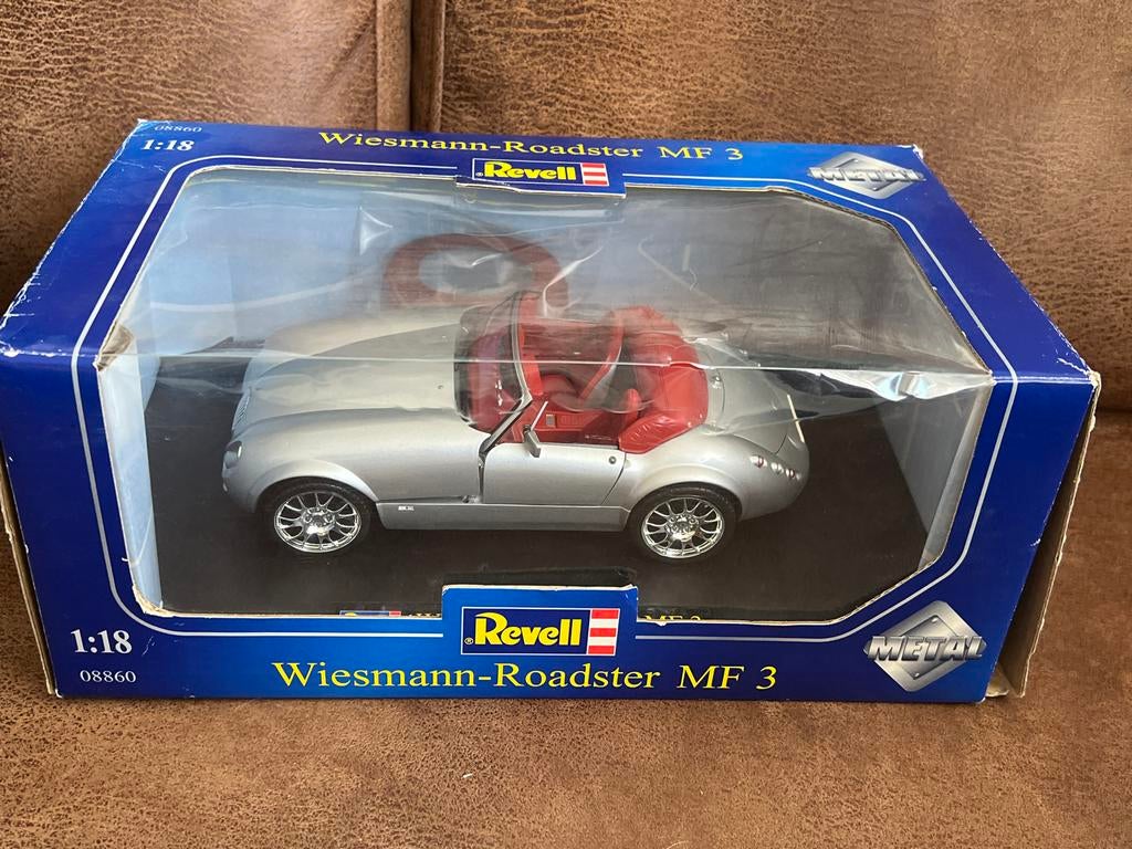 Wiesmann Roadster MF 3 Revell 1:18 Zilvergrijs/Rood, Ophalen of Verzenden, Zo goed als nieuw, Auto, Revell