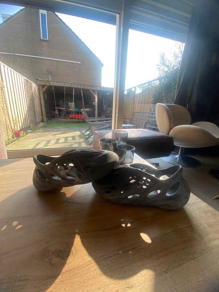 Yeezy Foam Runners - Comfort en Stijl, Kleding | Dames, Schoenen, Ophalen of Verzenden, Zo goed als nieuw, Grijs, Slippers