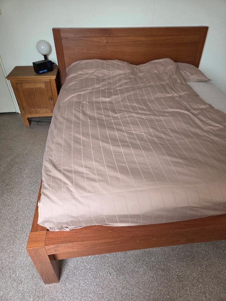 2 persoons bed met commode en 1 nachtkastje, Ophalen, Gebruikt, Bruin, Tweepersoons
