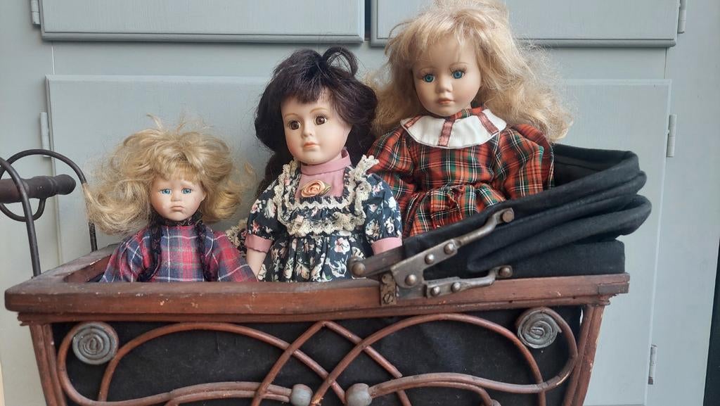 Antieke poppenwagen met 3  poppen, Ophalen, Gebruikt, Pop