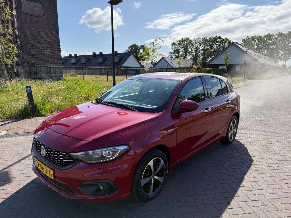Fiat Tipo 1.6 Multijet 16V 120pk DCT 2017 Rood motor defect, Auto's, Stof, 4 cilinders, Origineel Nederlands, Diesel