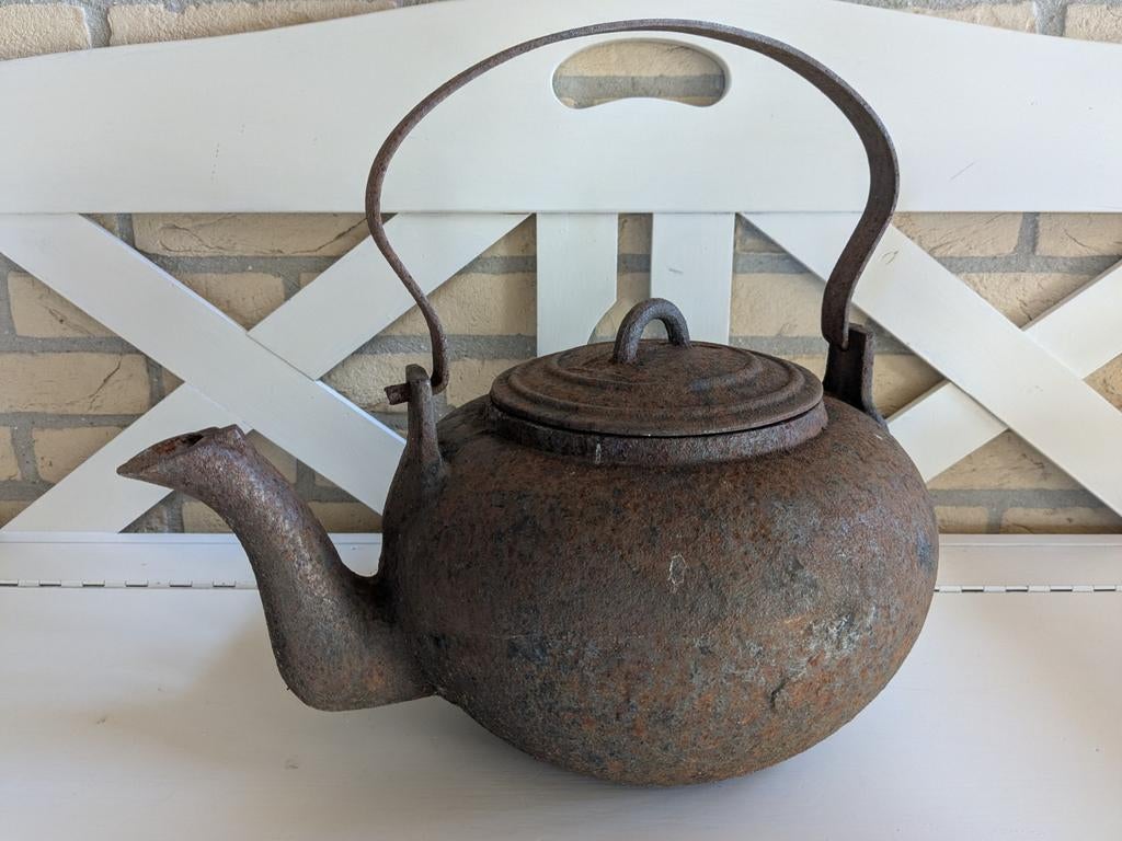 Antieke gietijzeren ketel met hengsel - 22/35 cm hoog, Ophalen