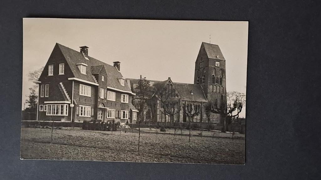 Fotokaart Stedum Groningen Kerk met Pastorie Carte Postale, Ophalen of Verzenden, 1920 tot 1940, Ongelopen, Groningen