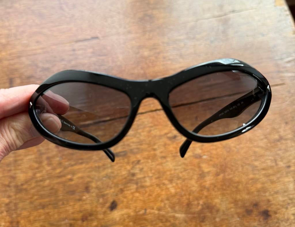 PRADA CATEYE zonnebril zwart nieuw, Sieraden, Tassen en Uiterlijk, Zonnebrillen en Brillen | Dames, Zonnebril, Prada, Zwart, Nieuw