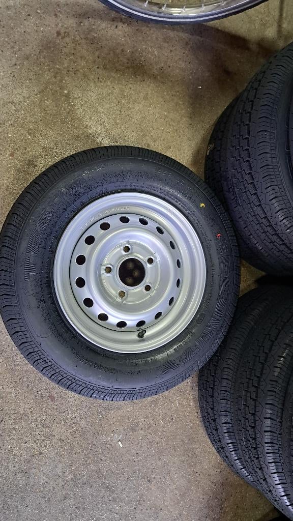 165R13C 96/94 steek 5/112 kompleet nieuw {prijs € 90,- euro), Auto diversen, Aanhangwagen-onderdelen, Ophalen, Nieuw