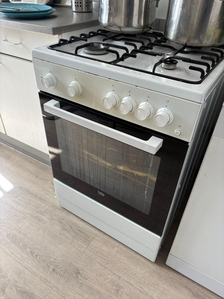 Beko gasfornuis met oven, Witgoed en Apparatuur, Fornuizen, Gebruikt, Gas, 85 tot 90 cm, 4 kookzones