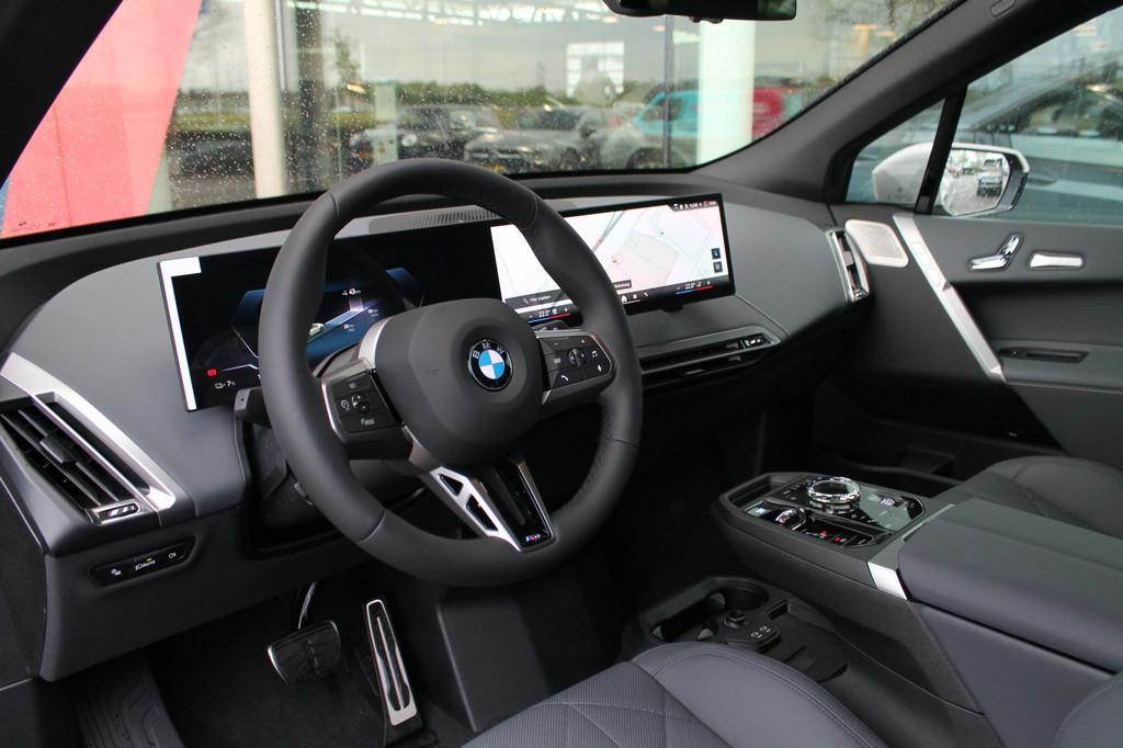 BMW iX xDrive60 M Sport / Panoramadak Sky Lounge / Trekhaak, IX, Leder, 2480 kg, SUV of Terreinwagen