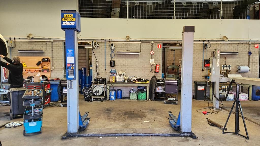 Gebruikte 2 koloms hefbrug autobrug Zippo 1250,1 2500Kg 2000, Ophalen