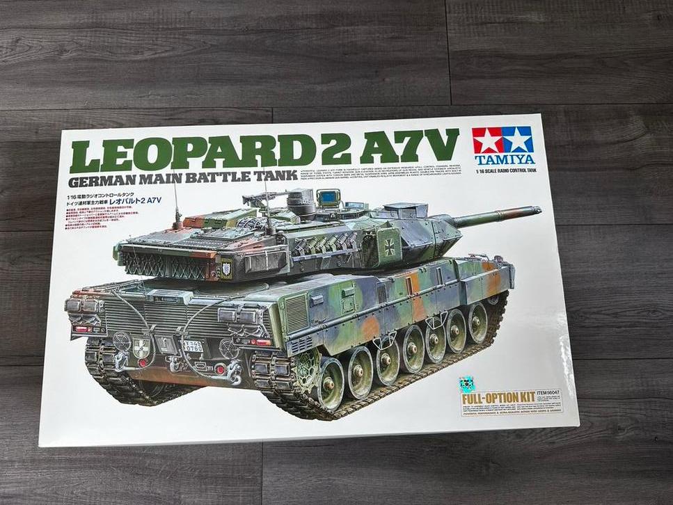 Tamiya Leopard 2. A7V Full options, Ophalen, Auto, Groter dan 1:32, Zo goed als nieuw