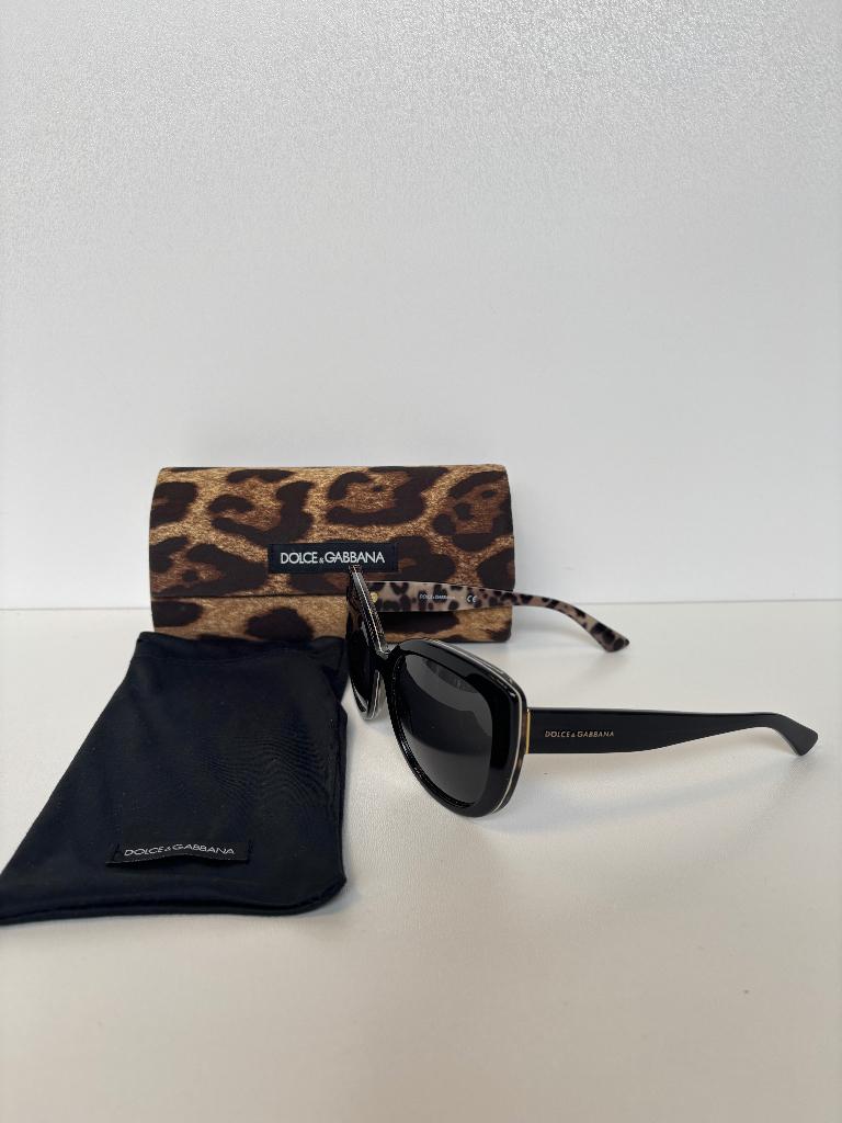 DOLCE & GABBANA zwart logo zonnebril, Sieraden, Tassen en Uiterlijk, Zonnebrillen en Brillen | Dames, Zonnebril, Zwart, Ophalen of Verzenden