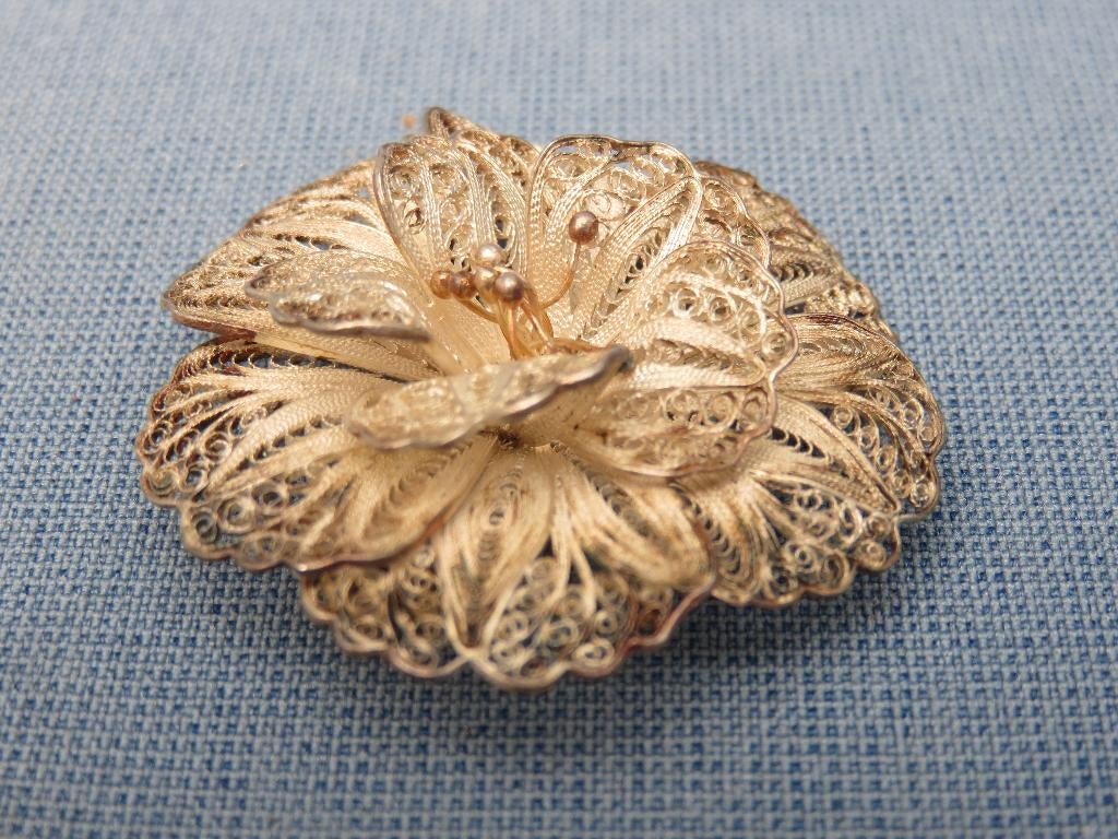 Broche in bloem uitvoering - verzilverd - 20e eeuw, Overige materialen, 4 tot 7 cm, Gebruikt, Ophalen of Verzenden