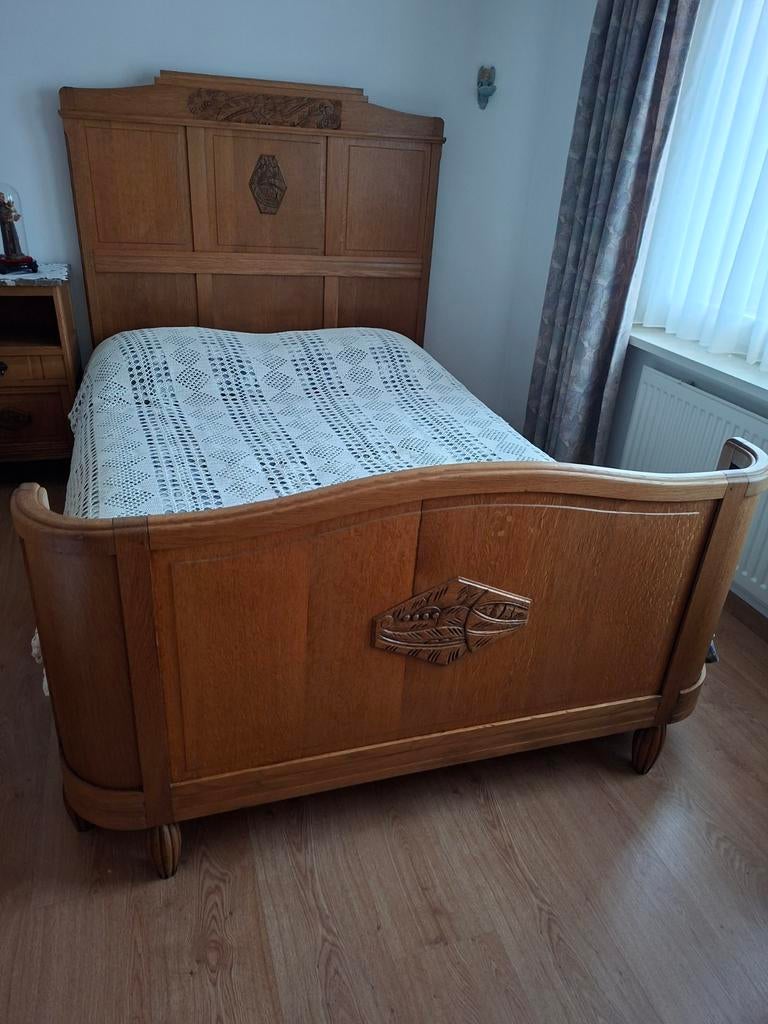 Antiek bed met houtsnijwerk, Ophalen of Verzenden